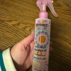 BRAND NEW!! Amika Brooklyn b0mbshell blowout spray